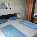 Corner 5 Apartment *