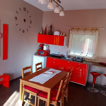 Corner 5 Apartment