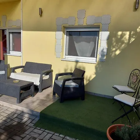 Apartament Corner 5 *