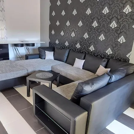 Corner 5 Apartment