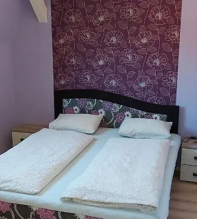 Corner 5 Apartment *